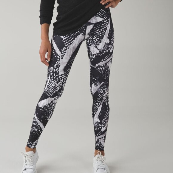 lululemon athletica Pants - EUC lululemon Wunder Under Leggings Static Mist Black/White | Size 2 Full Length